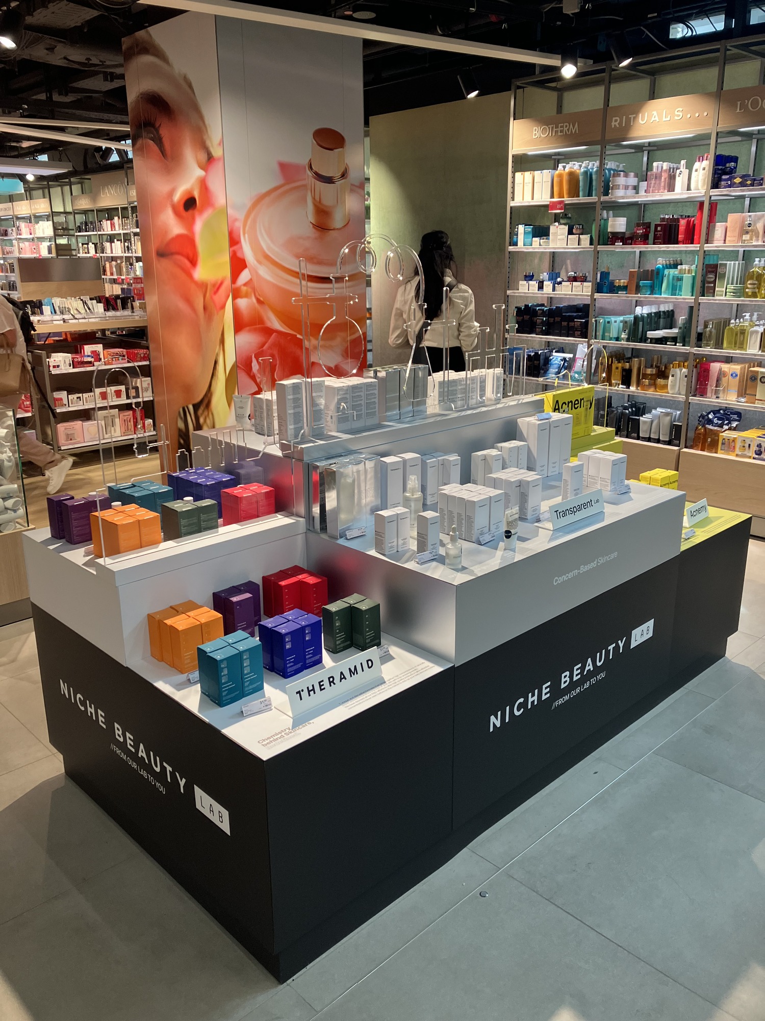 Heinemann travel retail shop